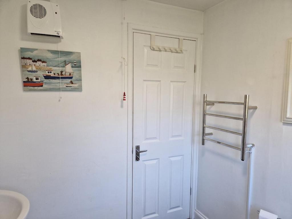 Caldon Sleeps 4 In Wifi Electric Inc Pet Friendly Apartment